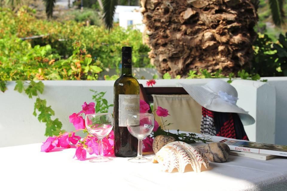 Lampi'S Dolphin Aparthotel Patmos Island Exterior photo